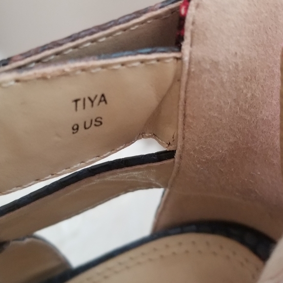 SOPHIA & LEE SNAKE SKIN STRAPPY SANDAL HEELS - Picture 7 of 8